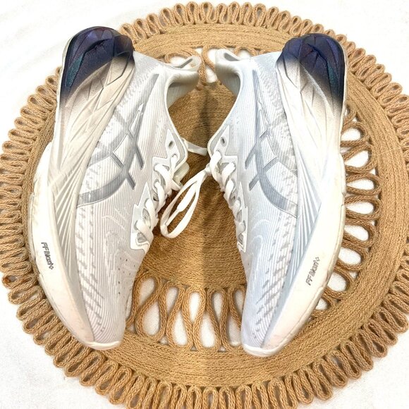 ASICS Novablast 4 Platinum Real White Pure Silver Sneakers Women's 8 - Picture 4 of 12